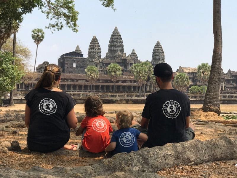 Foto en familia de Angkor Wat en Camboya