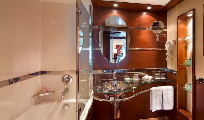 baño motonave amwaj