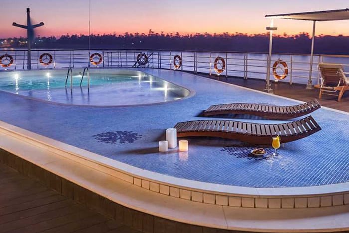 Piscina de la motonave 5 estrellas por el Nilo Alyssa