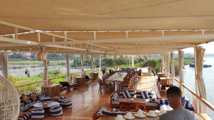 Cubierta de la dahabiya gran lujo Three Pyramids