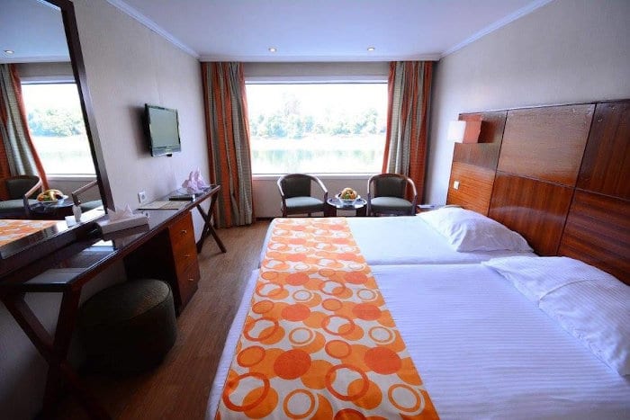 Motonave por el Nilo Radamis I