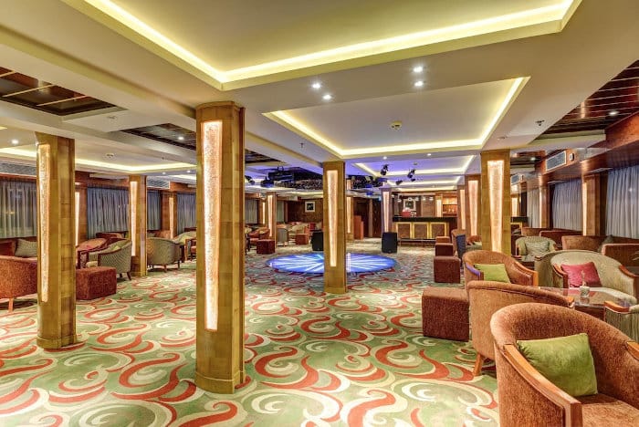 Entrada principal de la motonave 5 estrellas Esmeralda