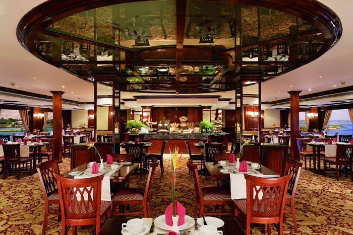 Motonave por el Nilo Radamis I