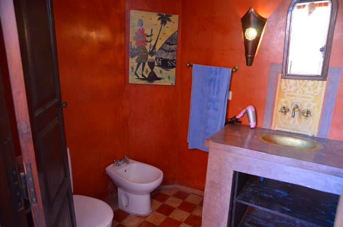 Mejor riad de Marrakech al mejor precio. Riad Naya, lavabo