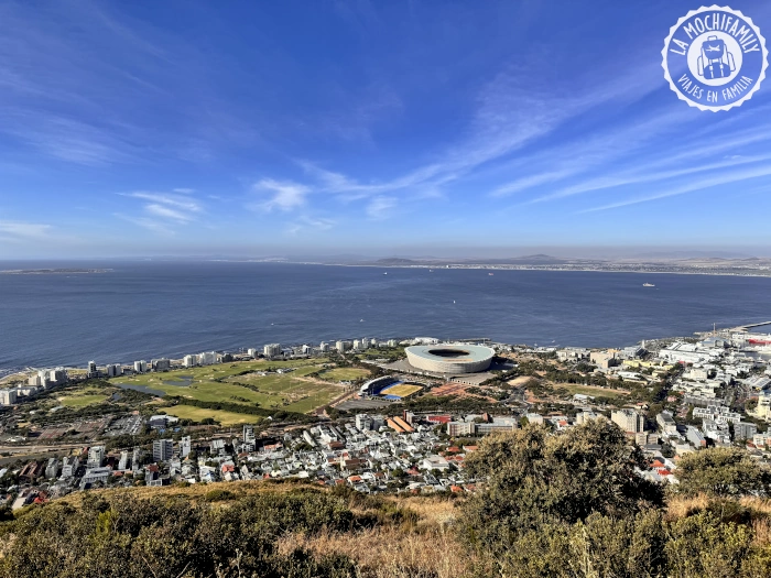 Vistas a la parte marítima de Cape Town desde Signal Hill