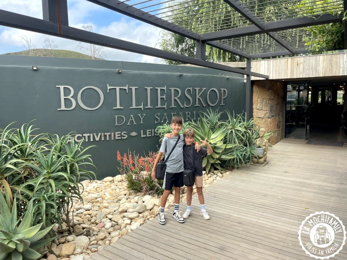 Magí y Alguer preparados con sus cámaras para el safari de día de Botlieroskop