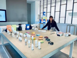Patri Arribas con productos del catálogo de RINGANA